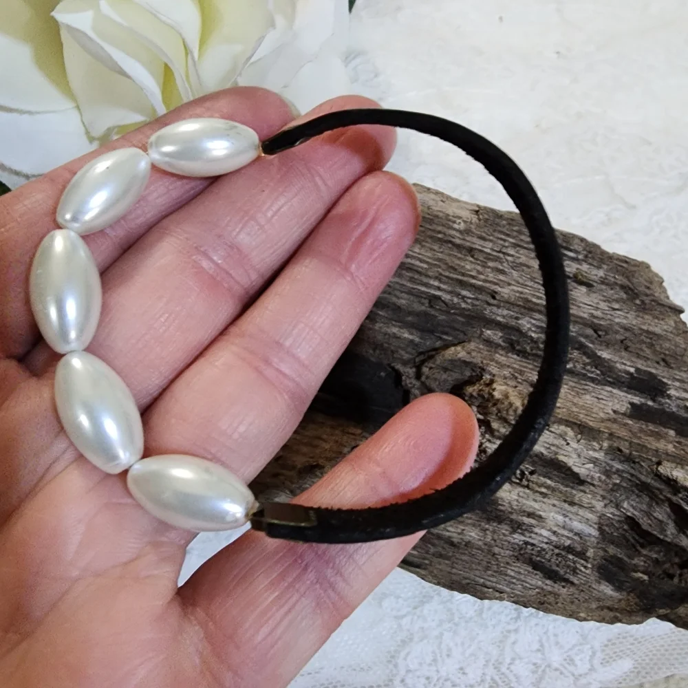 Elegant Creamy White Faux Pearl and Black Faux Leather Stretch Bracelet